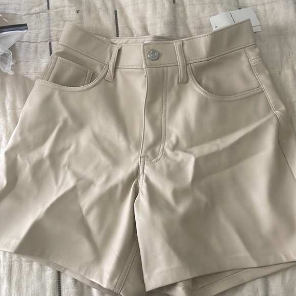 Abercrombie “the dad short high rise” began leather shorts - Picture 2 of 3